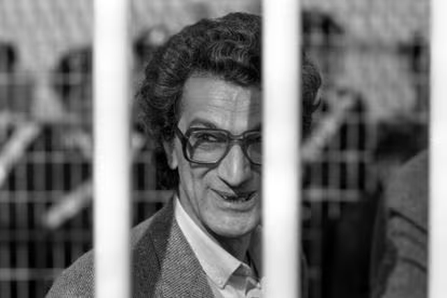 Toni Negri durante el proceso por terrorismo en 1979. Se le impusieron 12 a&ntilde;os de prisi&oacute;n, pero en 1983 logr&oacute; huir a Francia.
