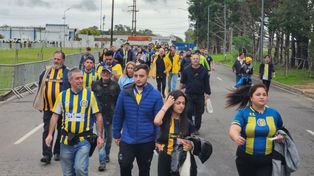 Los hinchas canallas ingresan al estadio de San Nicolás para esperar el inicio del partido por Copa Argentina ante Central Norte de Salta,&nbsp;