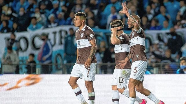 Platense superó como visitante a Racing por 1-0 y logró su segunda victoria consecutiva.