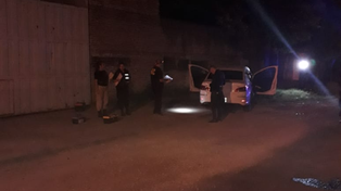 El crimen en Liniers y Gálvez. El auto en el que iba la víctima impactó contra un árbol.&nbsp;