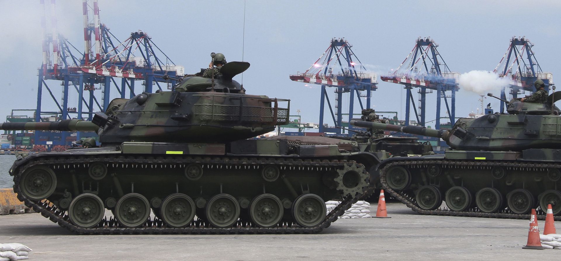 Fuerzas militares de Taiwán realizan maniobras antiaterrizaje durante los ejercicios militares anuales Han Kuang cerca de la ciudad de Nuevo Taipei en Taiwán el miércoles 27 de julio de 2022. (Ministerio de Defensa Nacional de Taiwán vía AP)