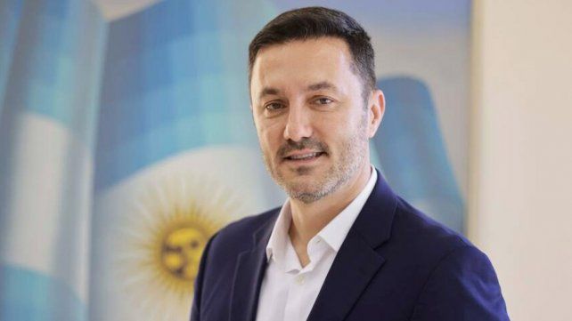 Apuntan a Luis Petri por una conferencia de la Universidad de la Defensa Nacional con Gran Bretaña