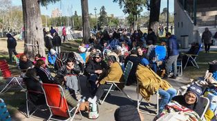 Una multitud se congregó en el predio de la ex Rural desde temprano para poder recibir la bendición de Leda.&nbsp;