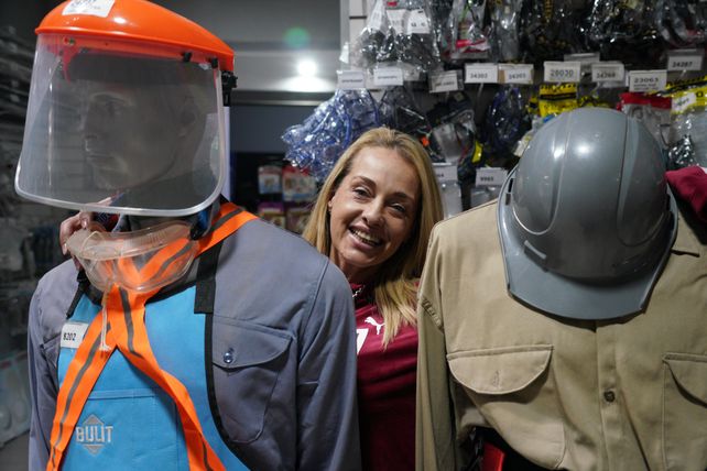 Lo que más se venden son productos de iluminación, pero también todo lo vinculado a la plomería.