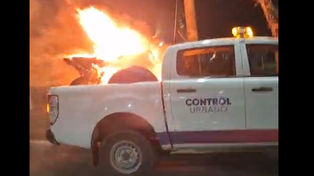 Le secuestraron la moto por maniobras prohibidas, la prendió fuego y terminó detenido.