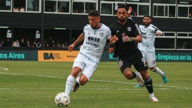 Riestra venció a un golpeado Central Córdoba y lo hundió en el fondo de la tabla