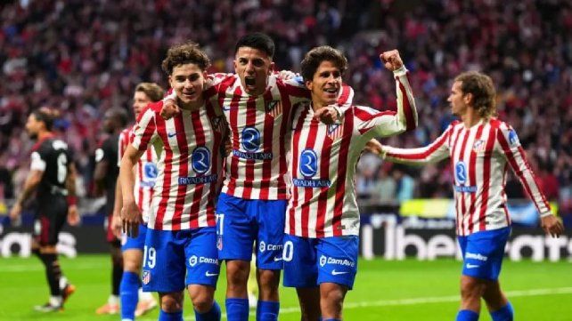 Julián Álvarez y Thiago Almada