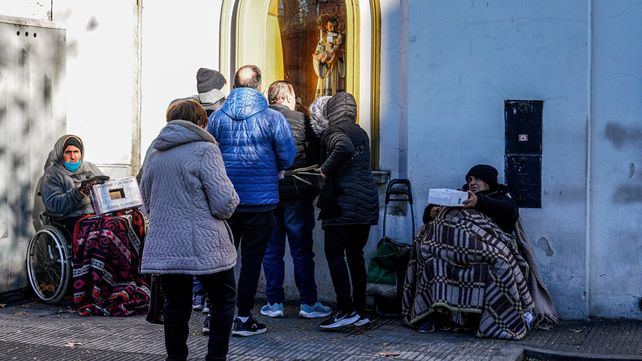 San Cayetano: los fieles se acercaron desde temprano a pedir pan y trabajo