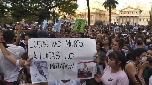 Familiares y amigos de Lucas González