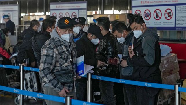 Varios países comenzaron a exigir test negativos de ciudadanos chinos para permitirles el ingreso.