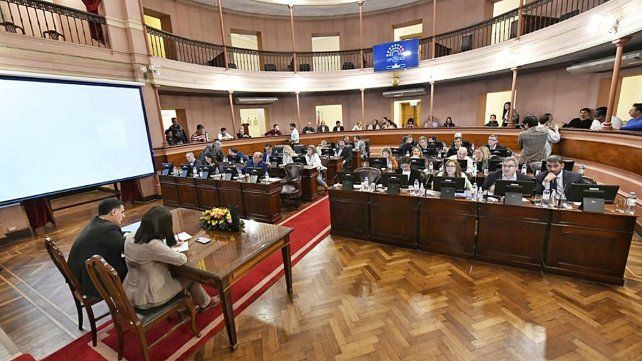 La diputada nacional Gabriela Lena denunció que se están llevando a cabo pases a planta permanente de personal del Poder Legislativo y demás áreas del Estado