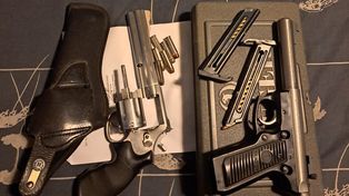 Las armas, de distintos calibres, fueron secuestradas por la Policía en diversos allanamientos.