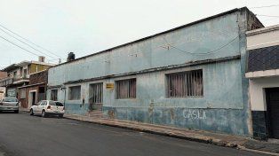 Está muy abandonado: comenzó la recuperación del  Club Comunicaciones tras el desalojo