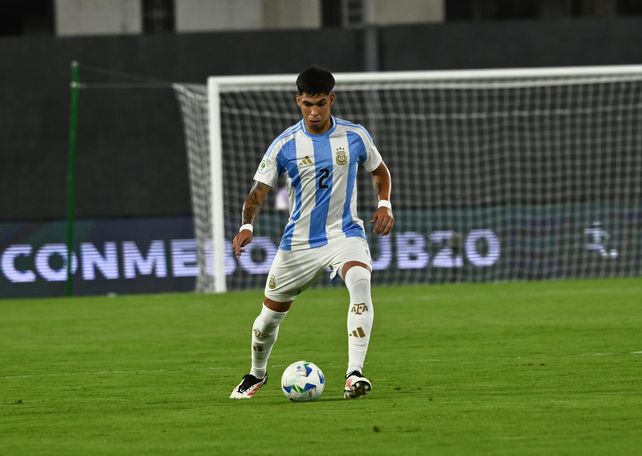 Juan Giménez, con la camiseta de la selección. Este año jugará el Mundial sub-20 en Chile.