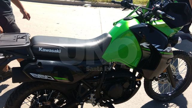 Persecución y arresto de dos ladrones que robaron una moto 0 km en una concesionaria