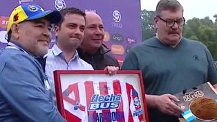 Unión homenajeó a Maradona en la previa del partido
