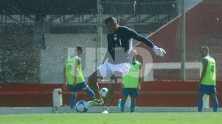 Nereo Fernández se resintió de su lesión y no viajó a Liniers