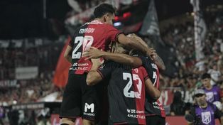 Una imagen esperada. Festejo de Newells en el Coloso, ante Boca. El equipo del Ogro empieza a andar derecho.
