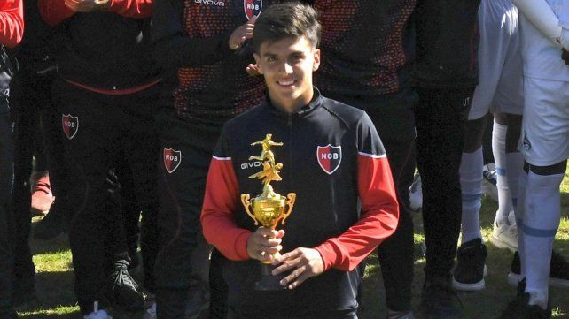 Jerónimo Russo fue goleador del Canteras de América en 2022. Hoy juega en la primera de Newells.