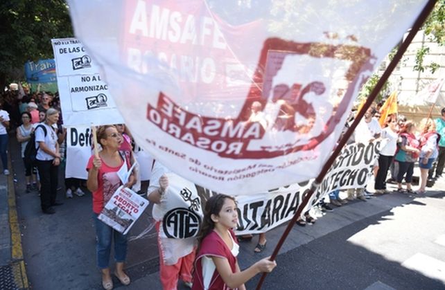 en la calle. La firma del decreto que fija el aumento se anunció el miércoles