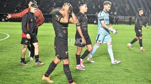 Colón sufrió un golpe durísimo, perdió con Deportivo Morón y encendió todas las alarmas