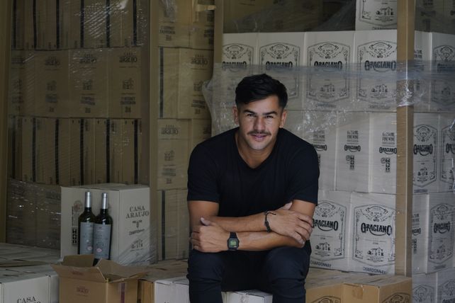 Carlos Araujo en la bodega familiar que te tiene la administración en el barrio Fisherton de Rosario.