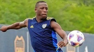 Luis Advíncula seguirá en Boca.