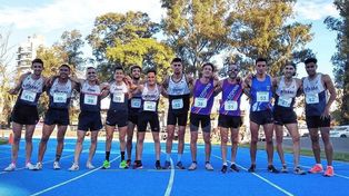 Más de 200 atletas de toda la región se dieron cita en el estadio municipal Jorge Newbery de Rosario.