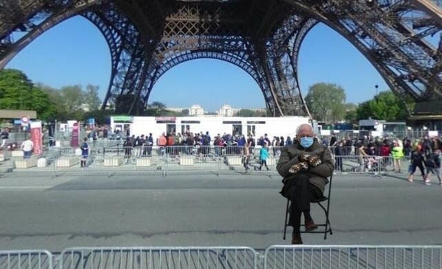 Armó una página para generar memes con la foto de Bernie Sanders y tuvo un éxito global