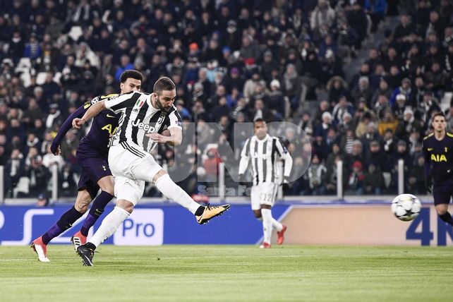 Pipita Higua&iacute;n podr&iacute;a dejar Juventus por el estado de salud de su madre.
