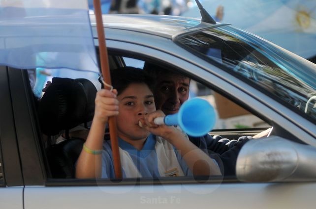 Los santafesinos festejaron la victoria de Argentina frente a Irán