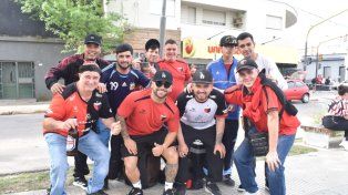 Colón ya palpita el partido ante Los Andes: la previa junto a su gente en el Brigadier López