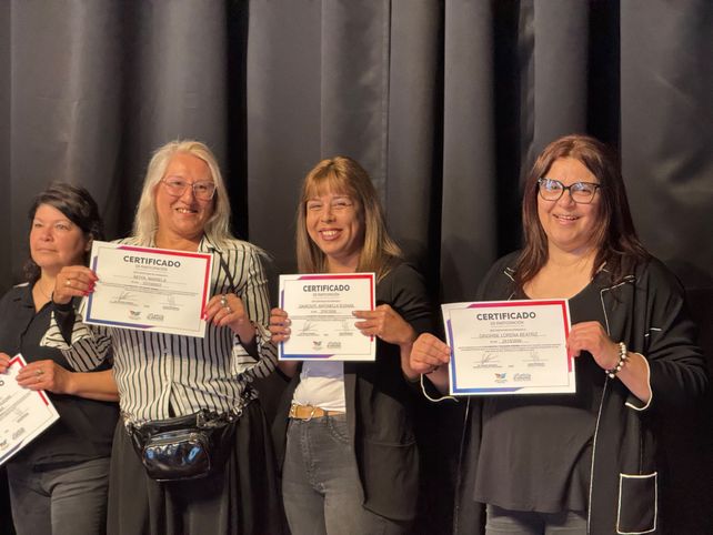 Trescientas personas recibieron certificados al completar los cursos de oficios del departamento General López