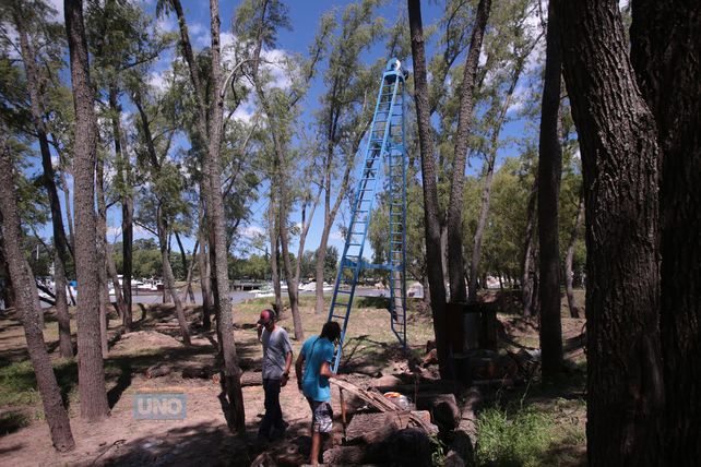 Trabajando en los detalles del parque. Foto UNO&nbsp;Juan Ignacio Pereira.&nbsp;