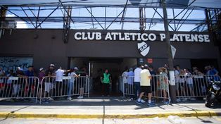 Los socios del calamar pugnaron por un lugar para estar en la final en Santiago del Estero.