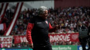 Adrián Coria, ante Unión. El técnico mete dos cambios obligados y mantiene a Ditta afuera. Se lesionó de nuevo Julián Fernández.