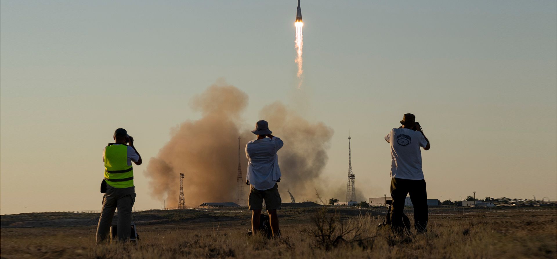 El cohete Soyuz despega hacia la Estación Espacial Internacional con los miembros de la Expedición 75 a bordo: el astronauta de la NASA Anil Menon y los cosmonautas de Roscosmos Pyotr Dubrov y Anna Kikina, el martes 14 de julio de 2026 en el Cosmódromo de Baikonur, Kazajistán. (Bill Ingalls/NASA vía AP) El cohete Soyuz despega hacia la Estación Espacial Internacional con los miembros de la Expedición 75 a bordo: el astronauta de la NASA Anil Menon y los cosmonautas de Roscosmos Pyotr Dubrov y Anna Kikina, el martes 14 de julio de 2026 en el Cosmódromo de Baikonur, Kazajistán. (Bill Ingalls/NASA vía AP)