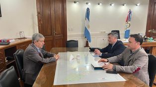 El ministro Agosto, se reunió con el referente económico de Pullaro, Pablo Olivares y el senador Lisandro Enrico.&nbsp;