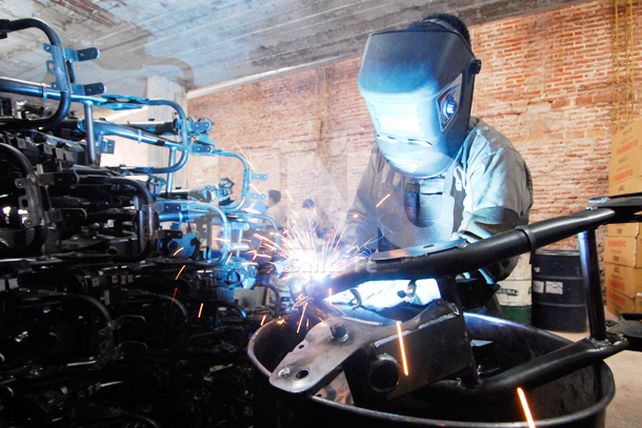 El desafío de producir y armar cuadros de motos en Santa Fe