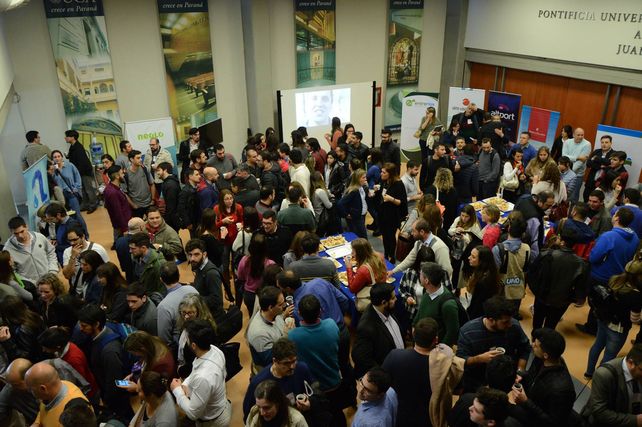 Un día para debatir acerca de redes sociales y comunicación digital en Paraná