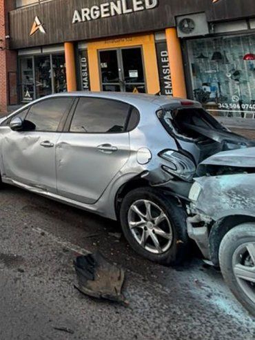 Paraná: fue hospitalizado tras chocar tres vehículos estacionados