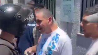 El incidente se produjo en Buenos Aires al 800. Policías fueron increpados por empleados del Correo.&nbsp;