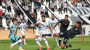Gimnasia de Mendoza le ganó a Chaco For Ever y le sacó cinco puntos de ventaja a Colón.