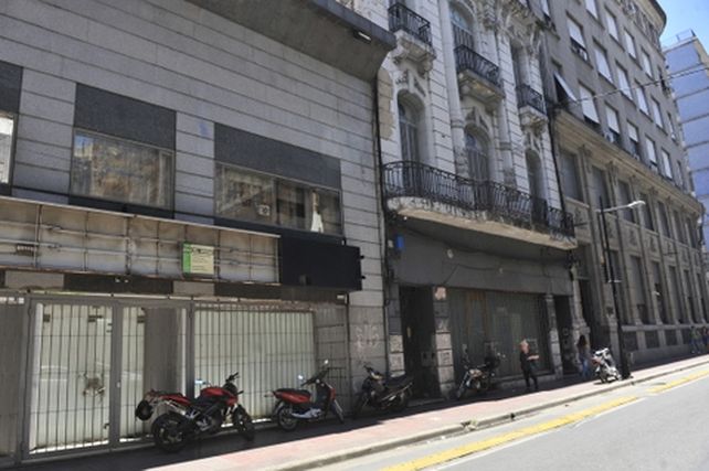 corrientes al 700. La casona donde también hubo un bar.