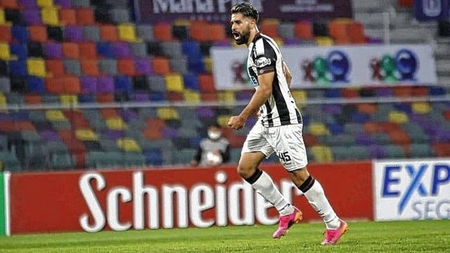 Milton Giménez marcó el gol del empate para Central Córdoba que igualó 1-1 ante Banfield.