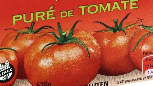 Encontró una una toallita femenina en una caja de puré de tomates