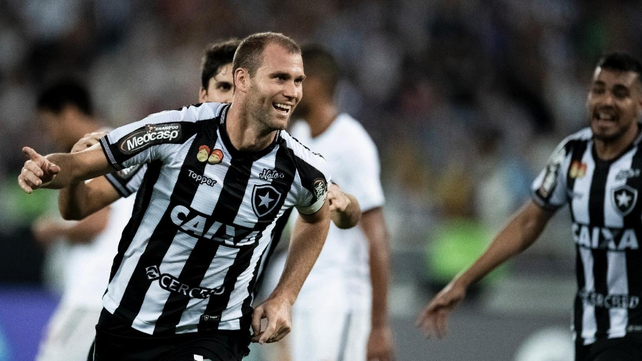 El defensor Joel Carli podría convertirse en refuerzo de Unión.