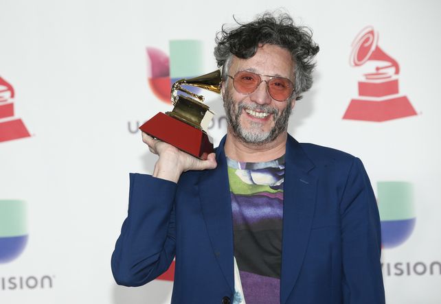 Fito Páez participó del disco con la canción “Radio Radio”.