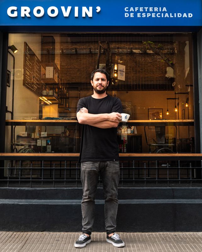 Ramiro Fasano, dueño de la cafetería de especialidad Groovin’, ubicada en calle Italia al 800.
