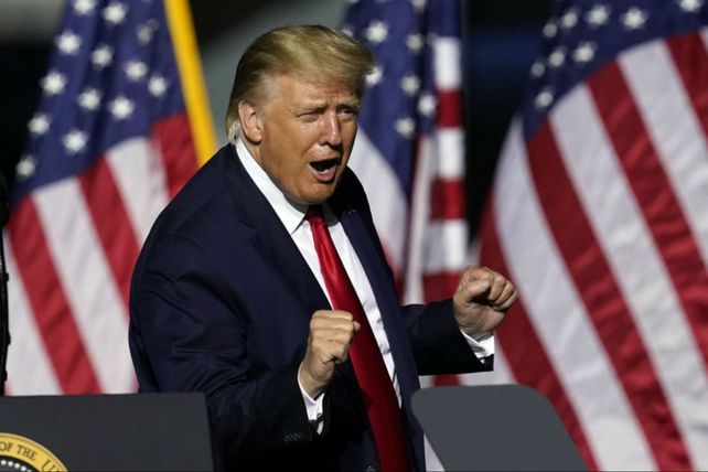 Donald Trump se convirtió en un suceso entre los jóvenes gracias al baile con el que cierra sus actos de campaña.&nbsp;